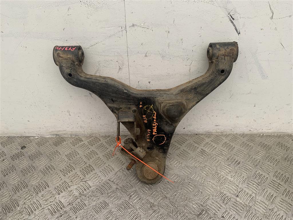 Рычаг передний левый