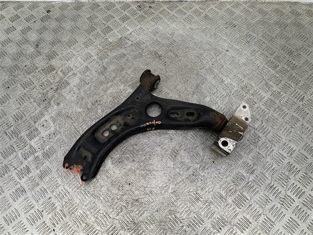 Рычаг передний левый