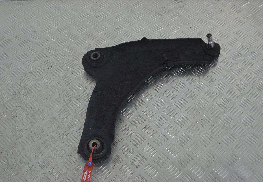 Рычаг передний правый