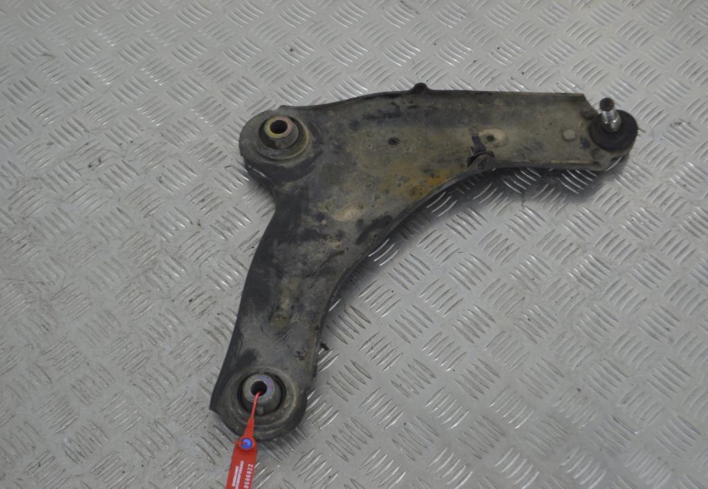 Рычаг передний правый