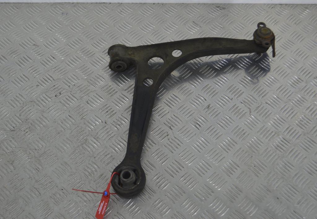 Рычаг передний правый