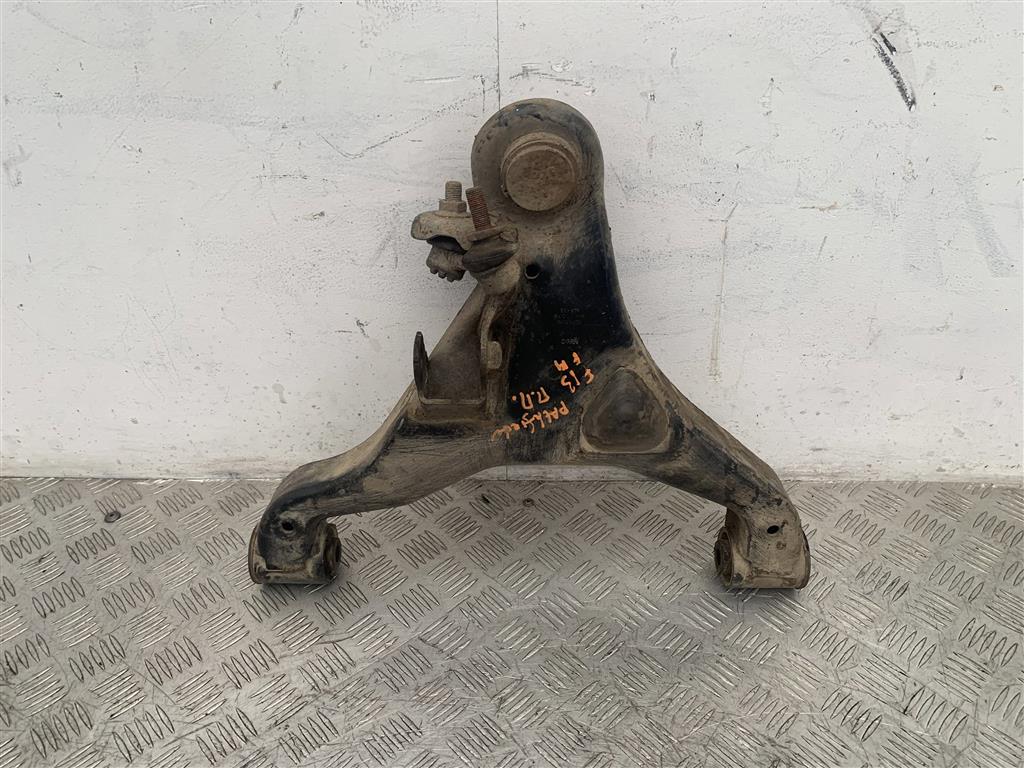 Рычаг передний правый