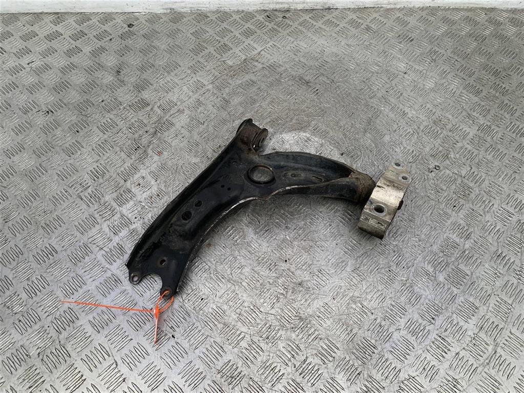 Рычаг передний правый