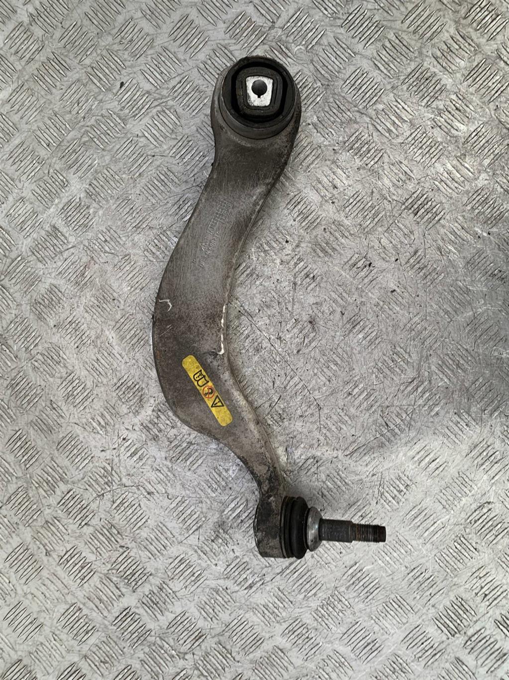 Рычаг передний правый