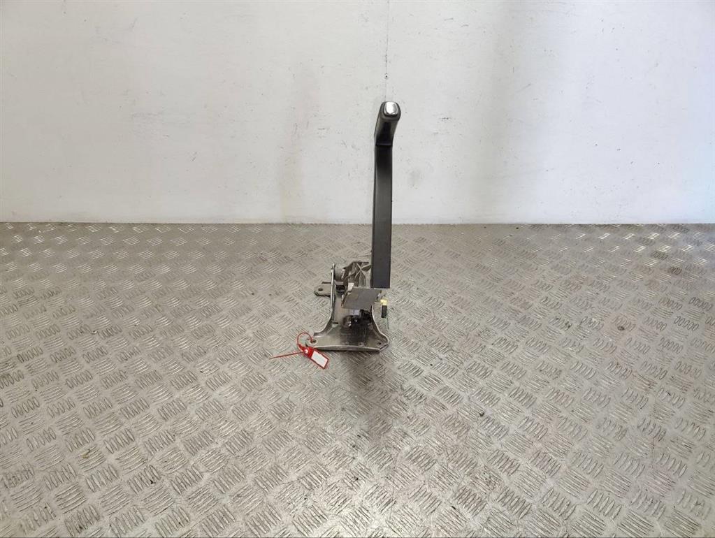 Рычаг ручного тормоза (ручника)