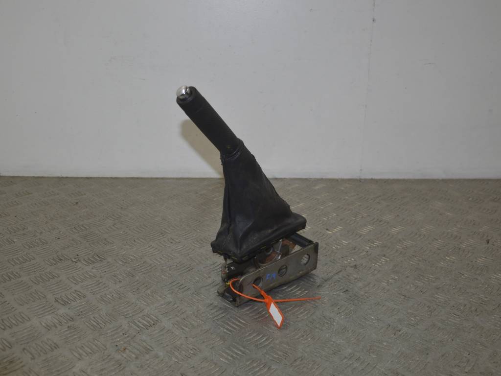 Рычаг ручного тормоза (ручника)