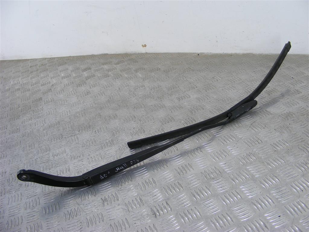 Щеткодержатель (поводок стеклоочистителя, дворник) Renault Megane 2 (2002-2008) 8200417218