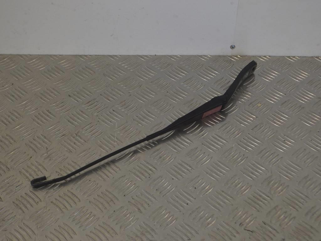 Щеткодержатель (поводок стеклоочистителя, дворник)