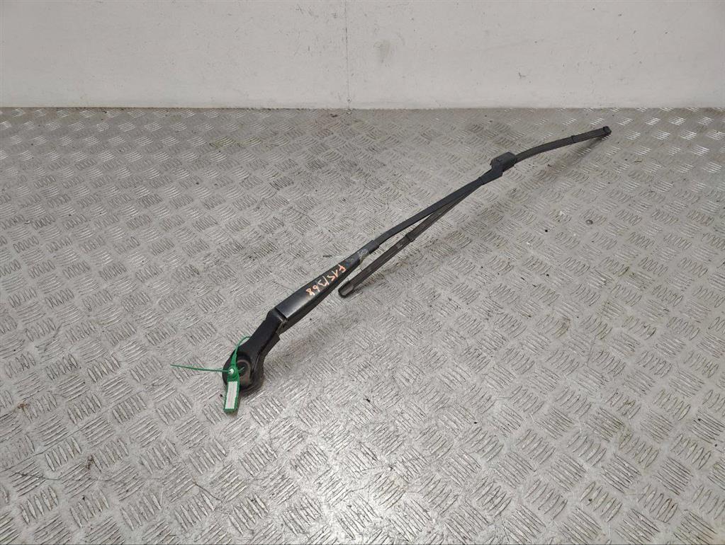 Щеткодержатель (поводок стеклоочистителя, дворник)