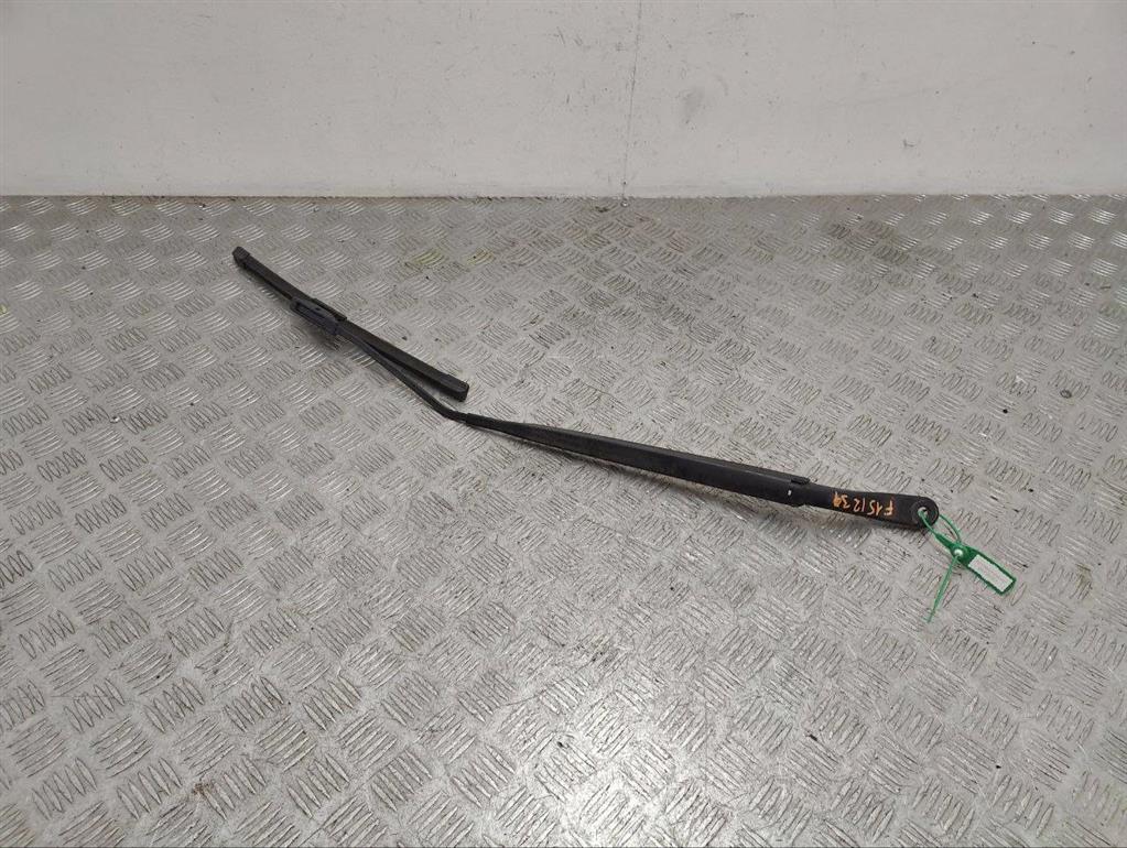 Щеткодержатель (поводок стеклоочистителя, дворник)