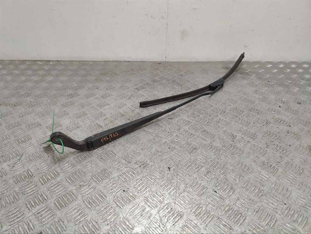 Щеткодержатель (поводок стеклоочистителя, дворник)