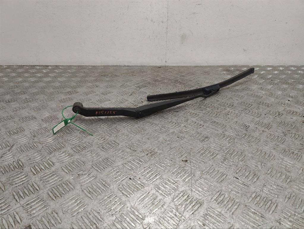 Щеткодержатель (поводок стеклоочистителя, дворник)