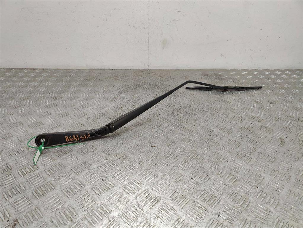 Щеткодержатель (поводок стеклоочистителя, дворник)