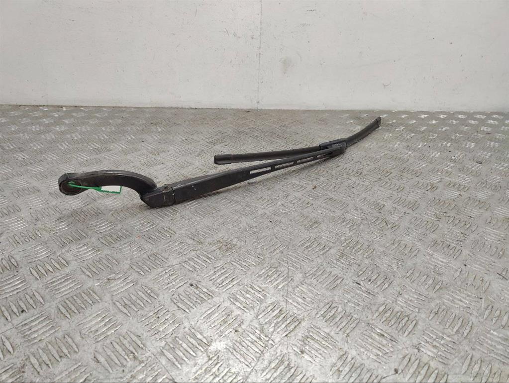 Щеткодержатель (поводок стеклоочистителя, дворник)