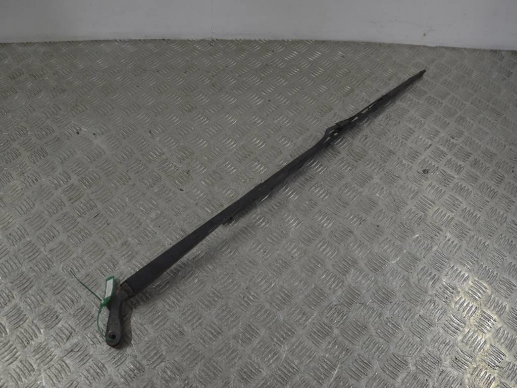 Щеткодержатель (поводок стеклоочистителя, дворник)