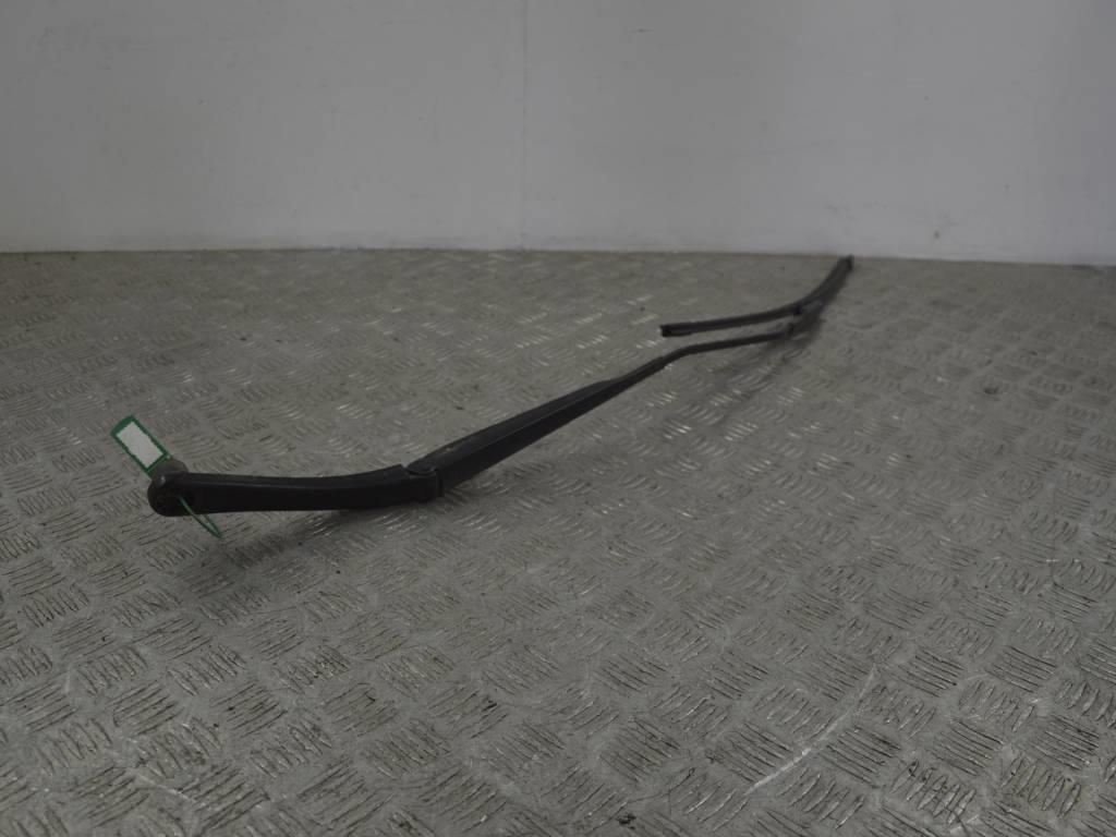 Щеткодержатель (поводок стеклоочистителя, дворник)