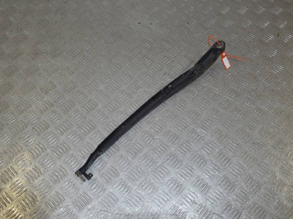 Щеткодержатель (поводок стеклоочистителя, дворник)