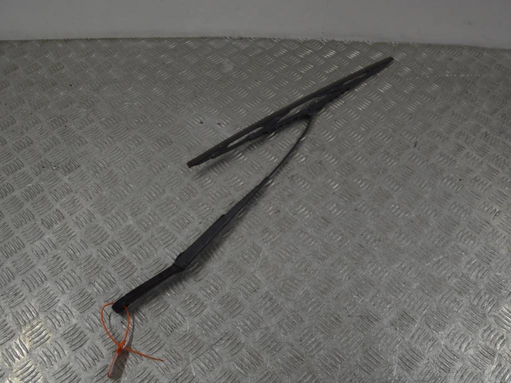 Щеткодержатель (поводок стеклоочистителя, дворник)