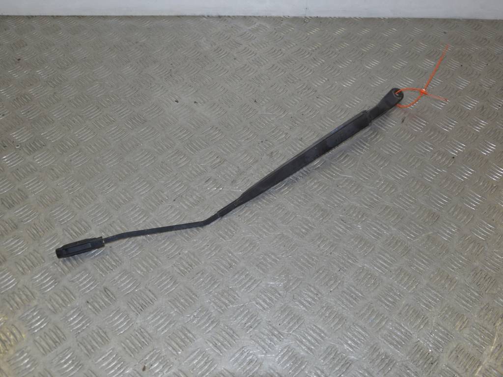 Щеткодержатель (поводок стеклоочистителя, дворник)