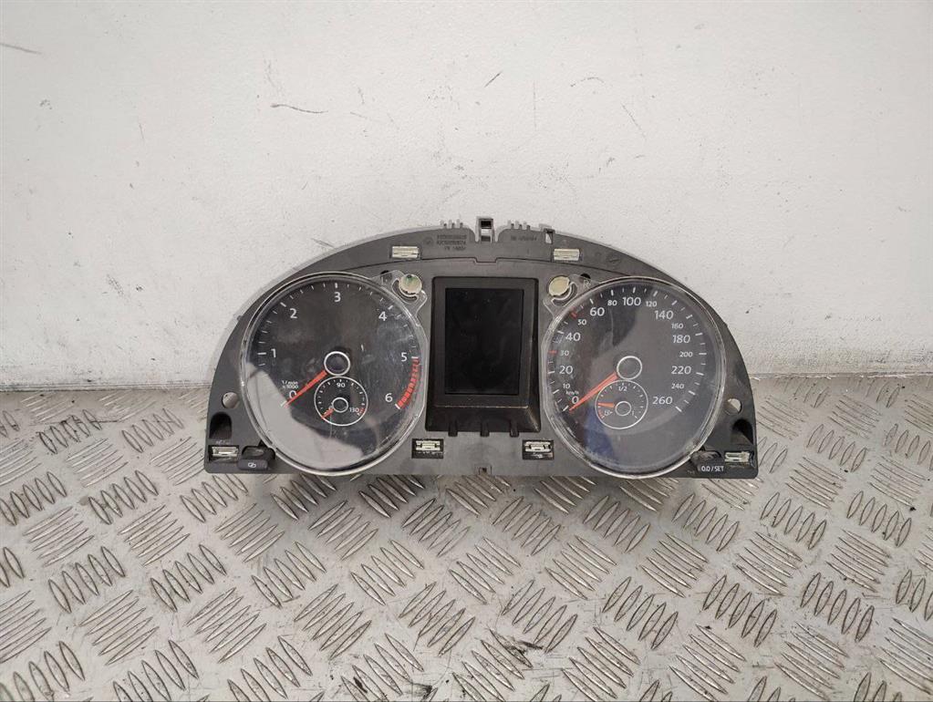 Щиток приборов (приборная панель)