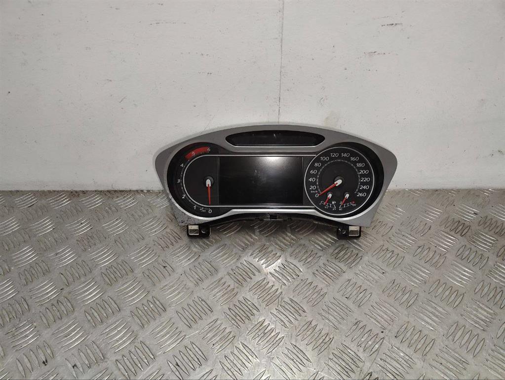 Щиток приборов (приборная панель)