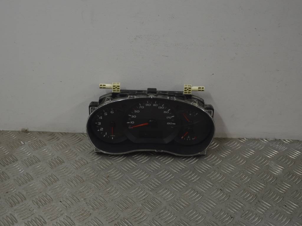 Щиток приборов (приборная панель)