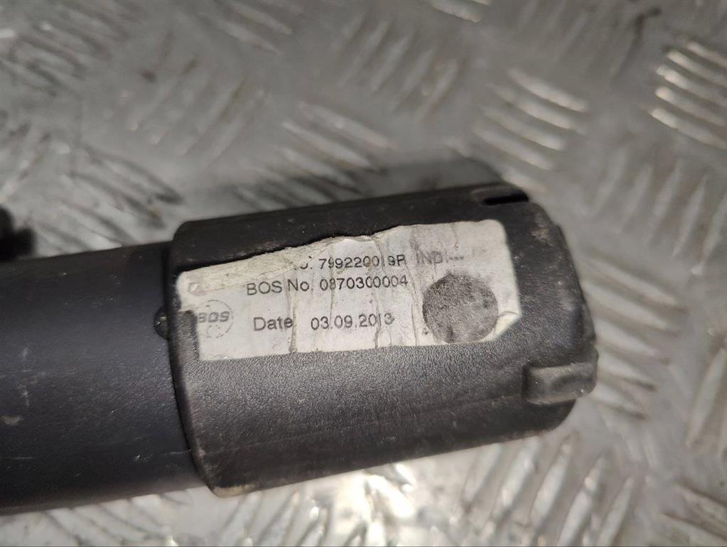 Шторка багажника