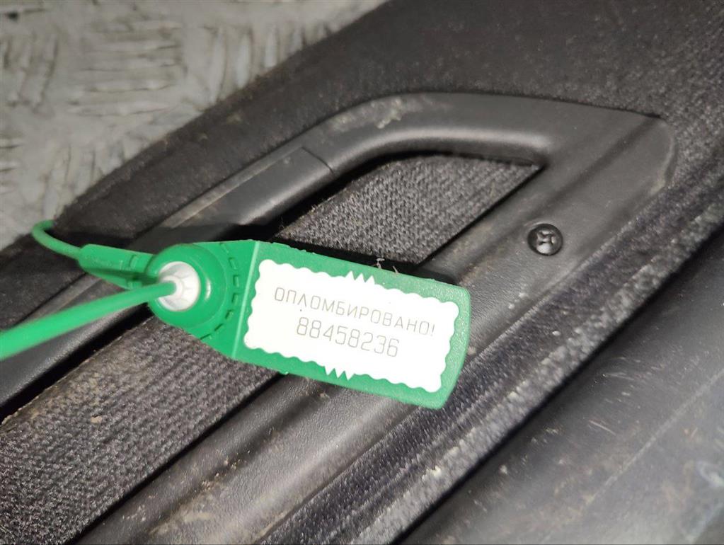 Шторка багажника