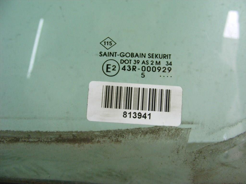 Стекло двери передней левой