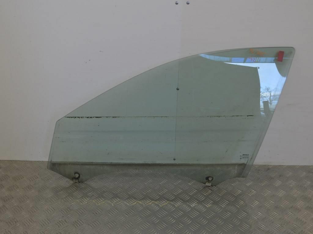 Стекло двери передней левой