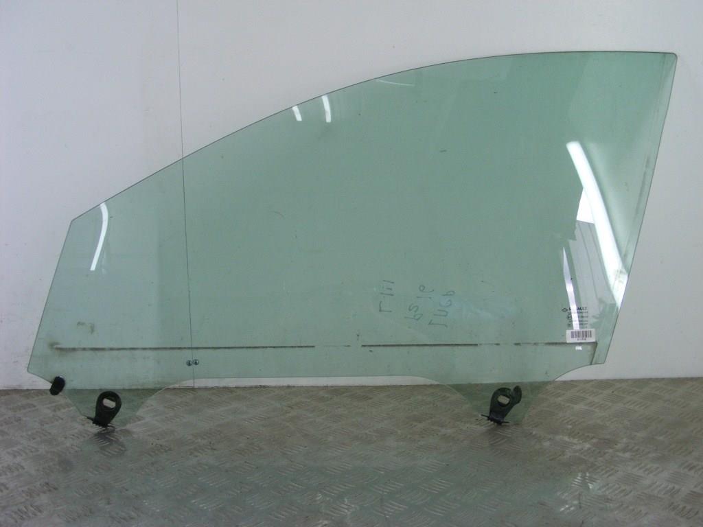 Стекло двери передней левой