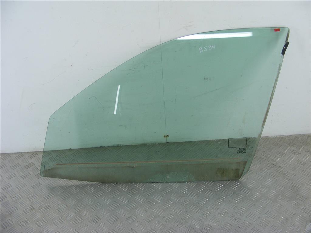 Стекло двери передней левой Renault Megane 1 (1996-2002)