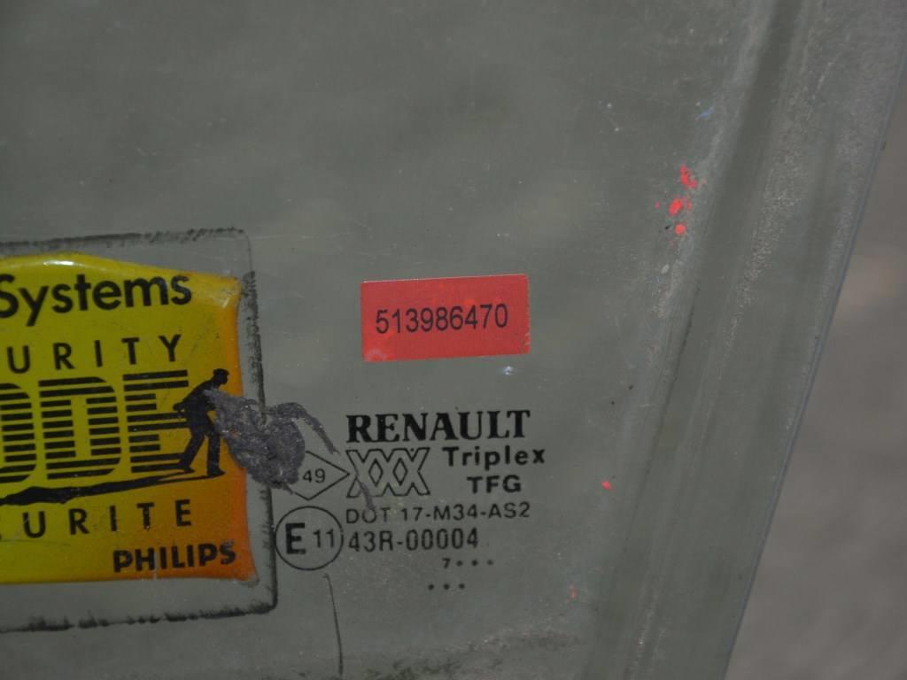 Стекло двери передней левой Renault Megane 1 (1996-2002)