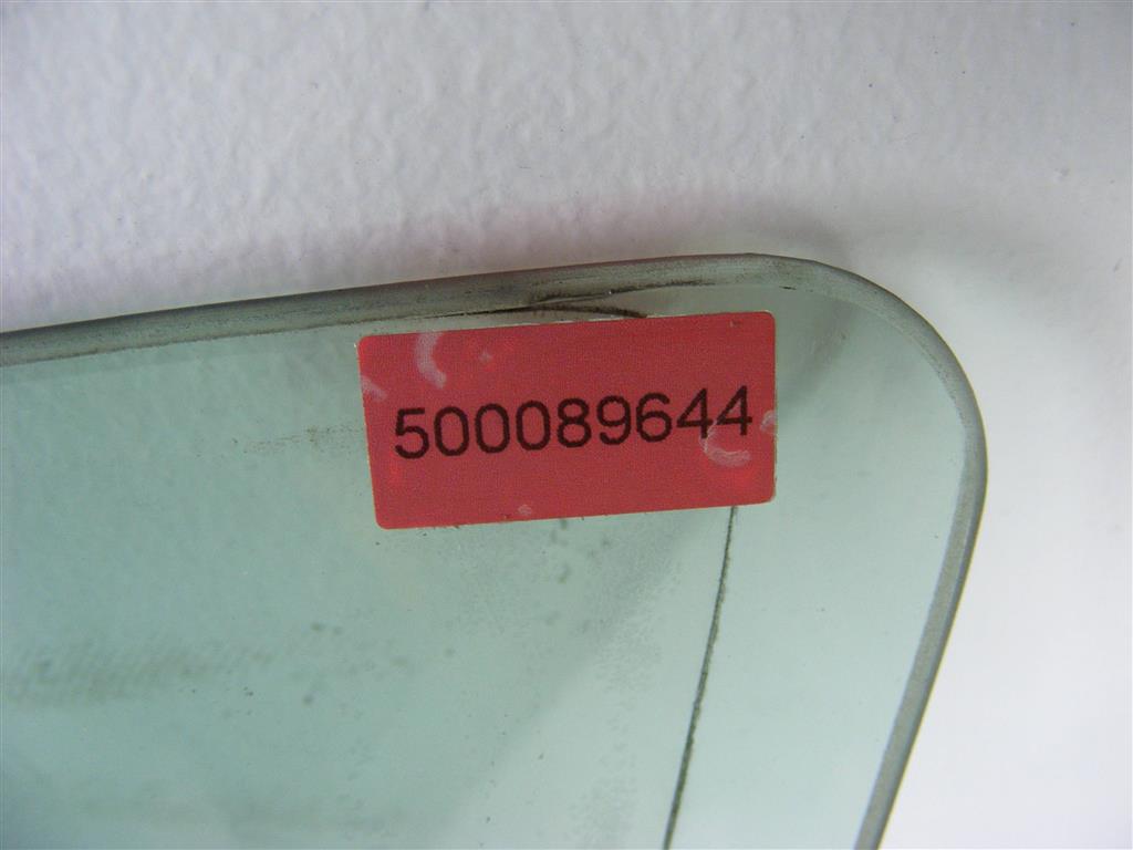 Стекло двери передней левой