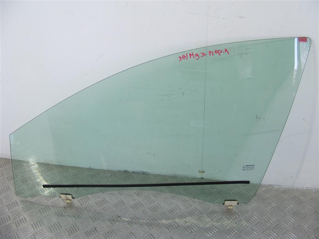 Стекло двери передней левой