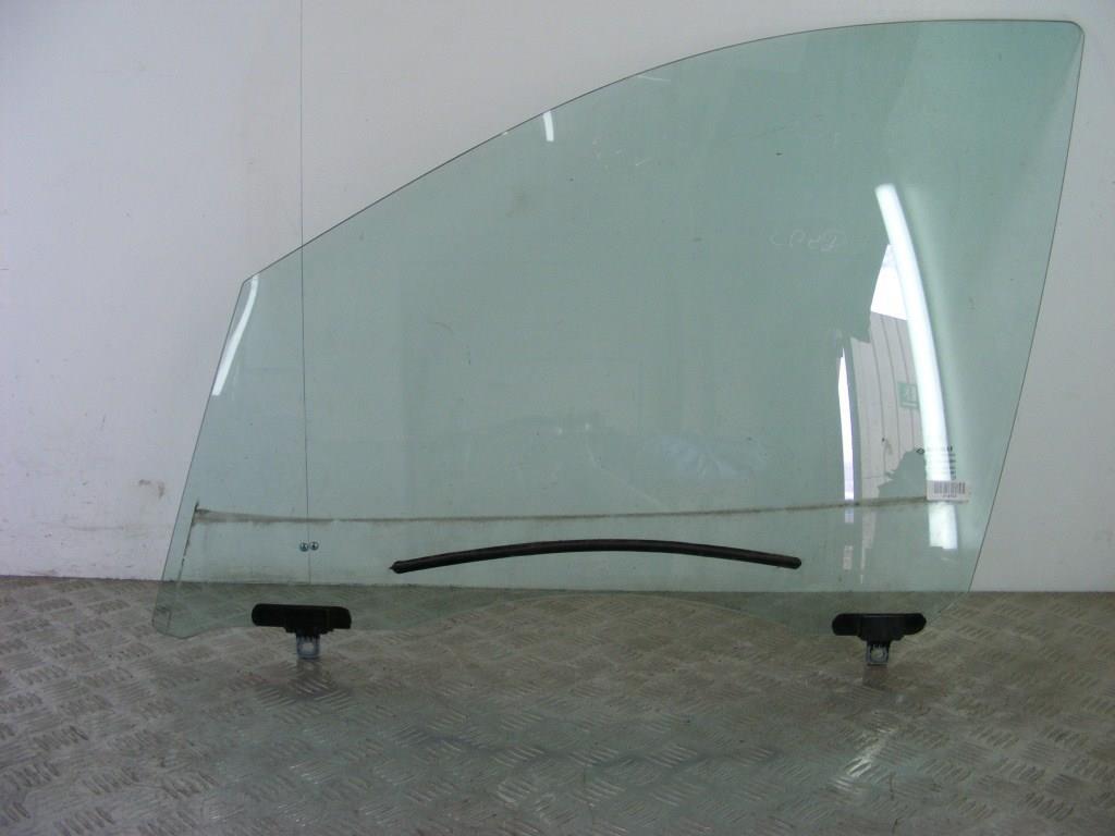 Стекло двери передней левой