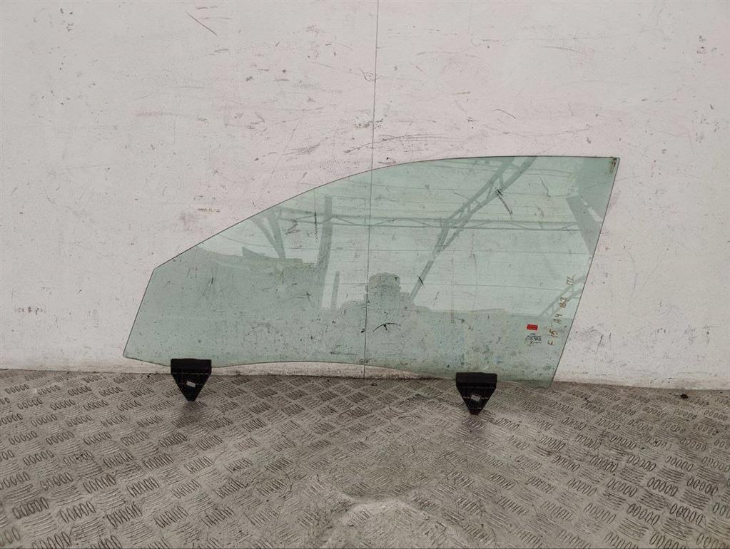 Стекло двери передней левой