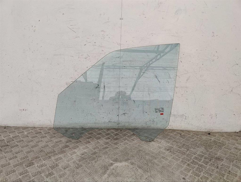 Стекло двери передней левой