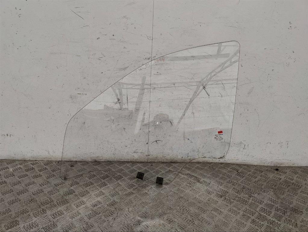 Стекло двери передней левой