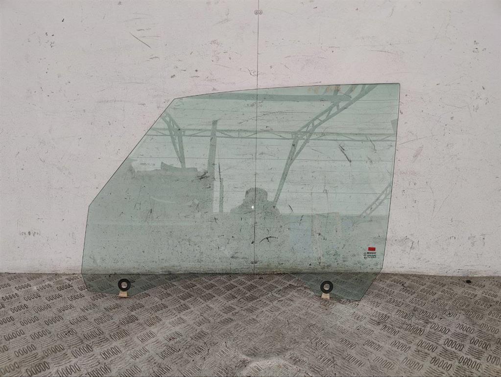 Стекло двери передней левой