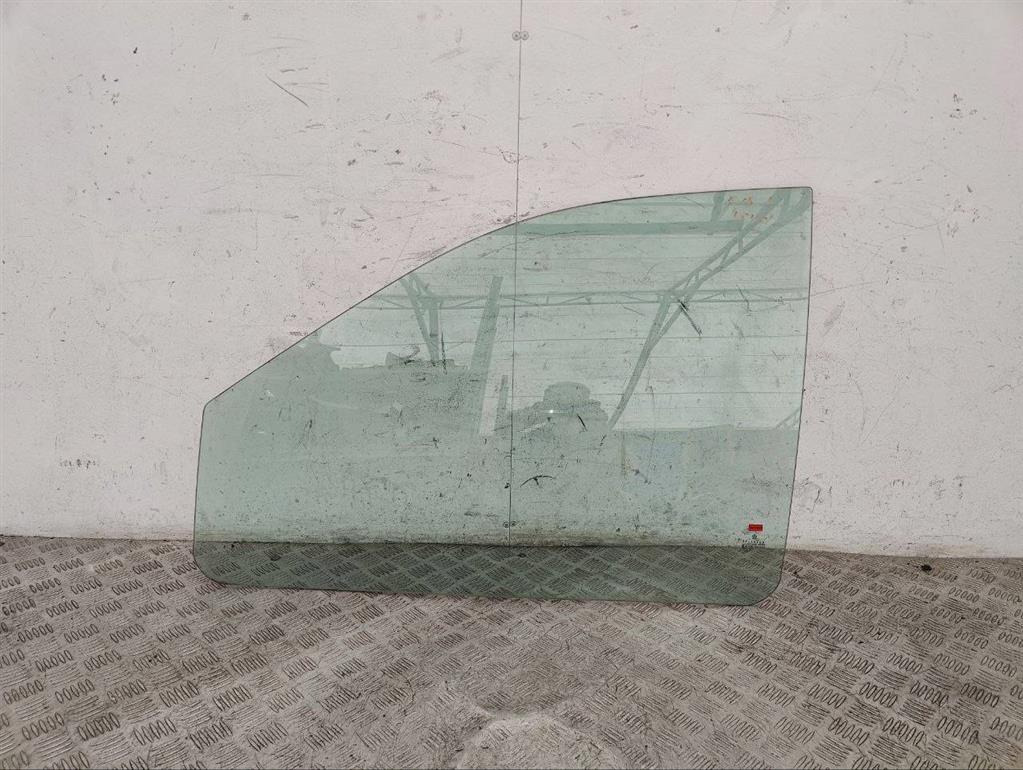 Стекло двери передней левой