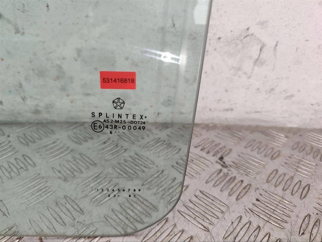 Стекло двери передней левой