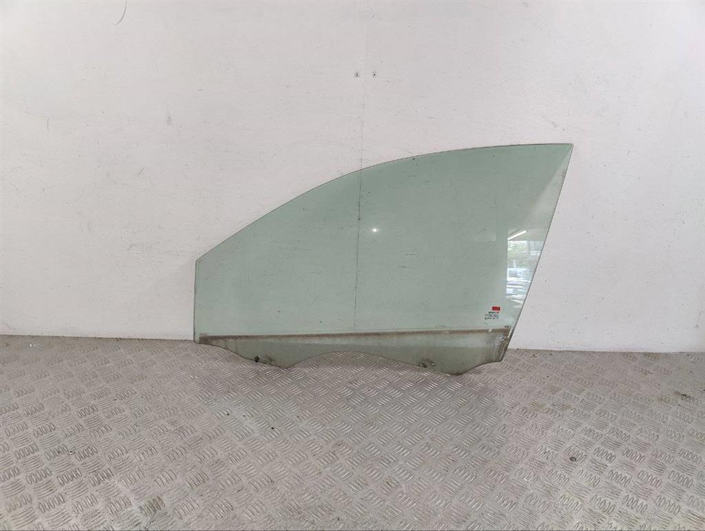 Стекло двери передней левой