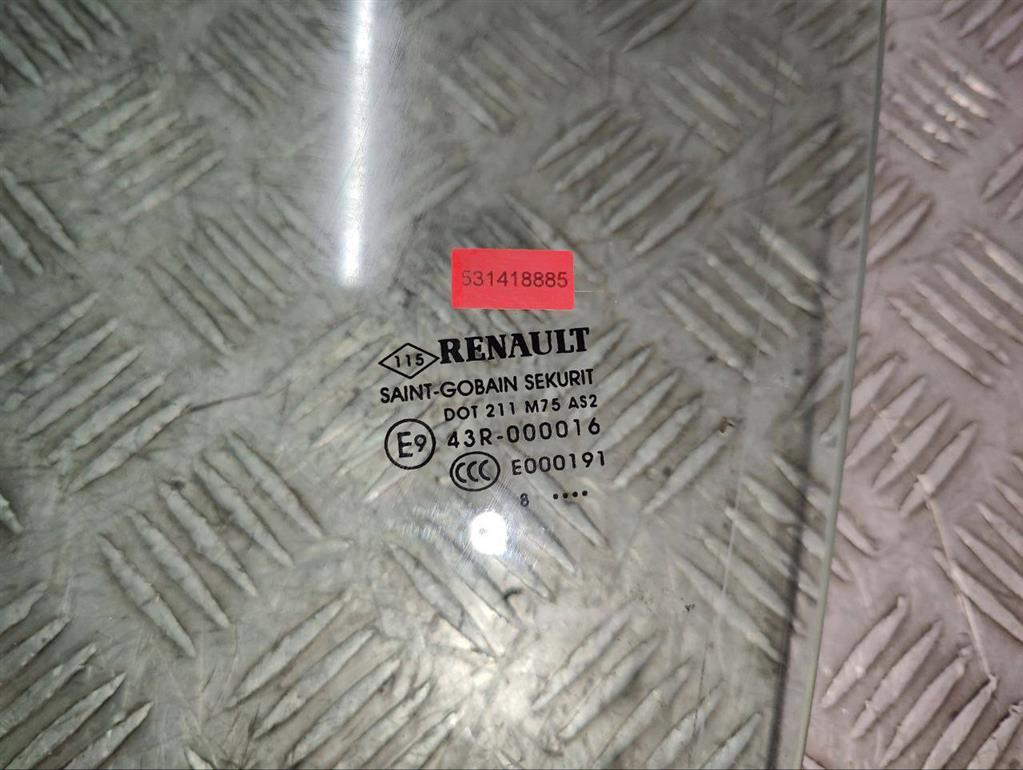 Стекло двери передней левой