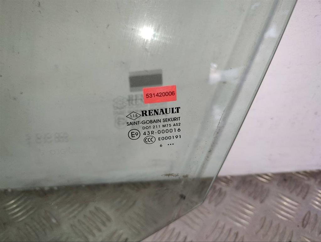 Стекло двери передней левой