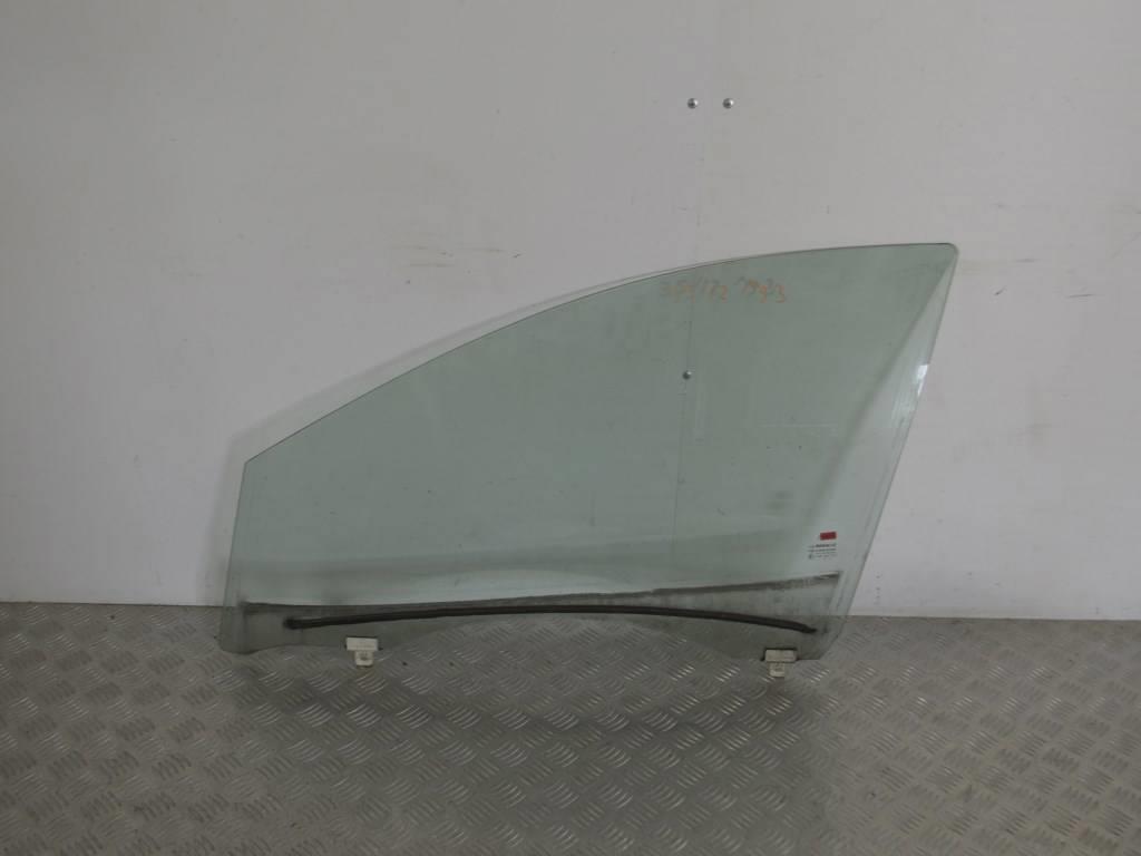 Стекло двери передней левой
