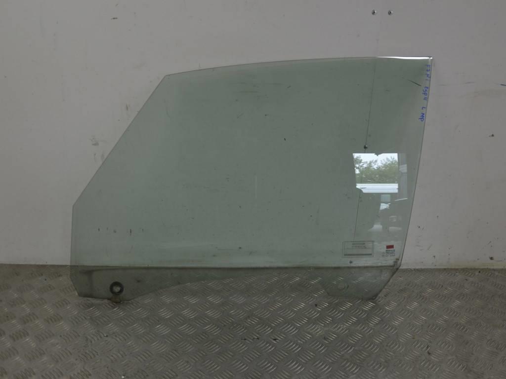 Стекло двери передней левой