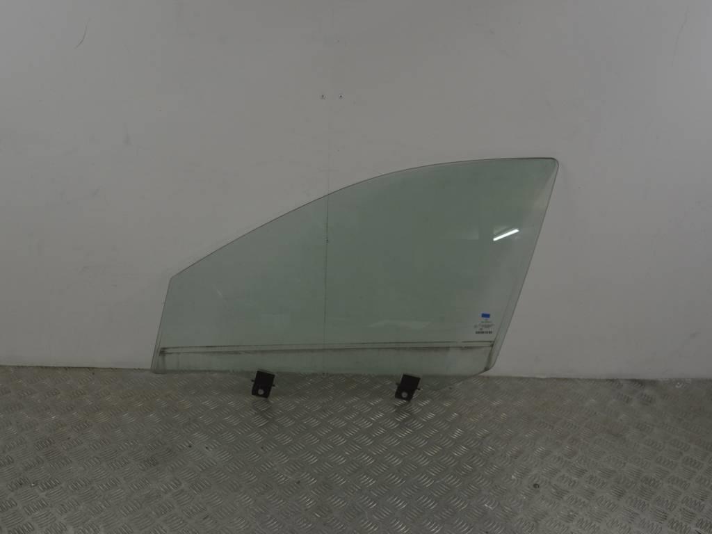 Стекло двери передней левой