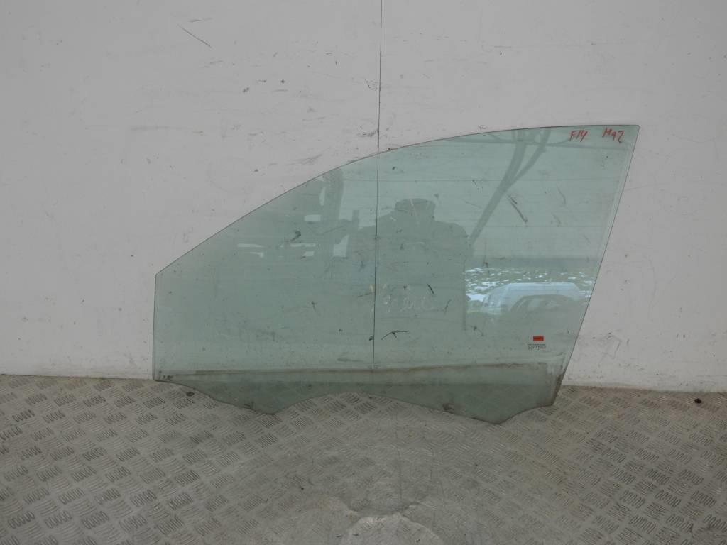Стекло двери передней левой