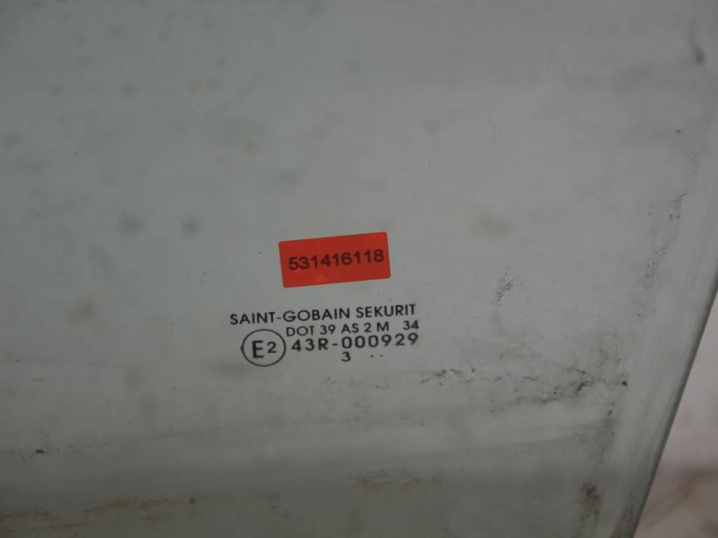 Стекло двери передней левой